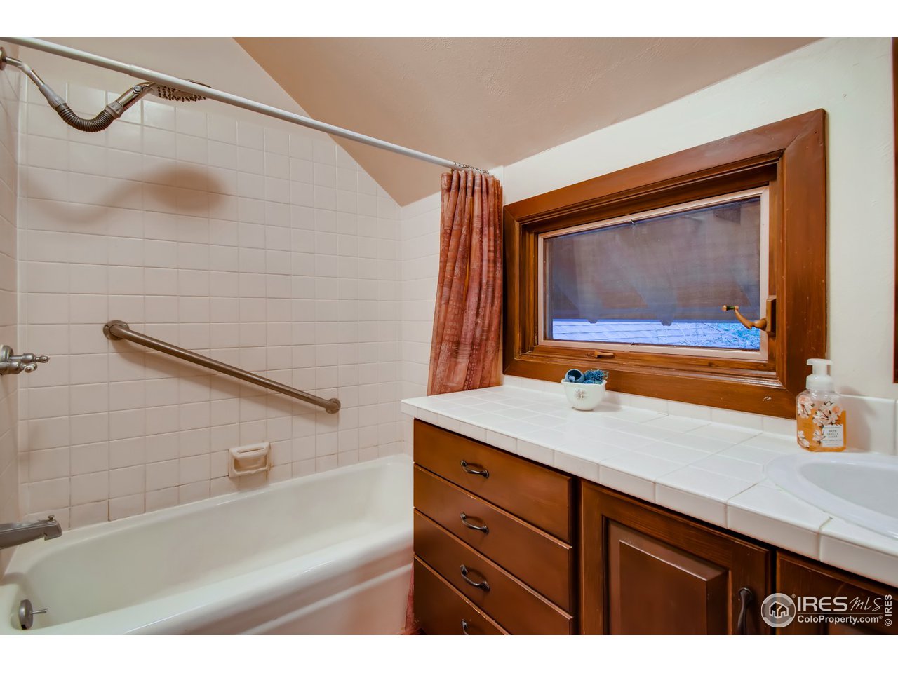 6325 Red Hill Road Boulder, CO 80302 - Photo 18 of 40 a bathroom with a sink a mirror and a bathtub