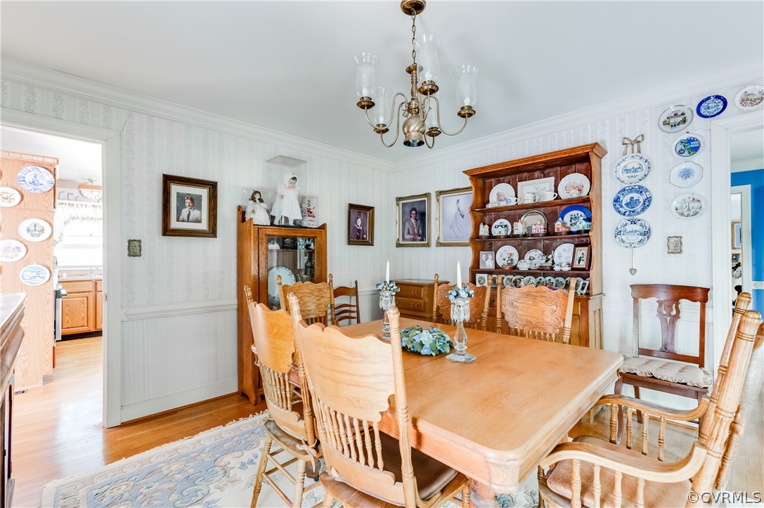 476 Fords Road Manakin-Sabot, VA 23103 - Photo 8 of 47 a view of a dining room with furniture and chandelier