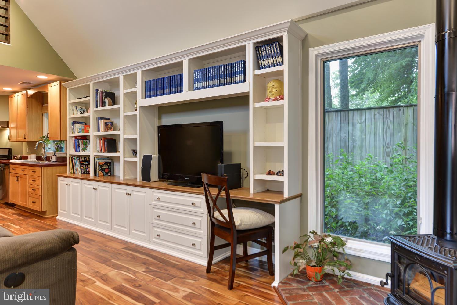 3105 Kingtree Street Silver Spring, MD 20902 - Photo 14 of 46 Custom Built-ins