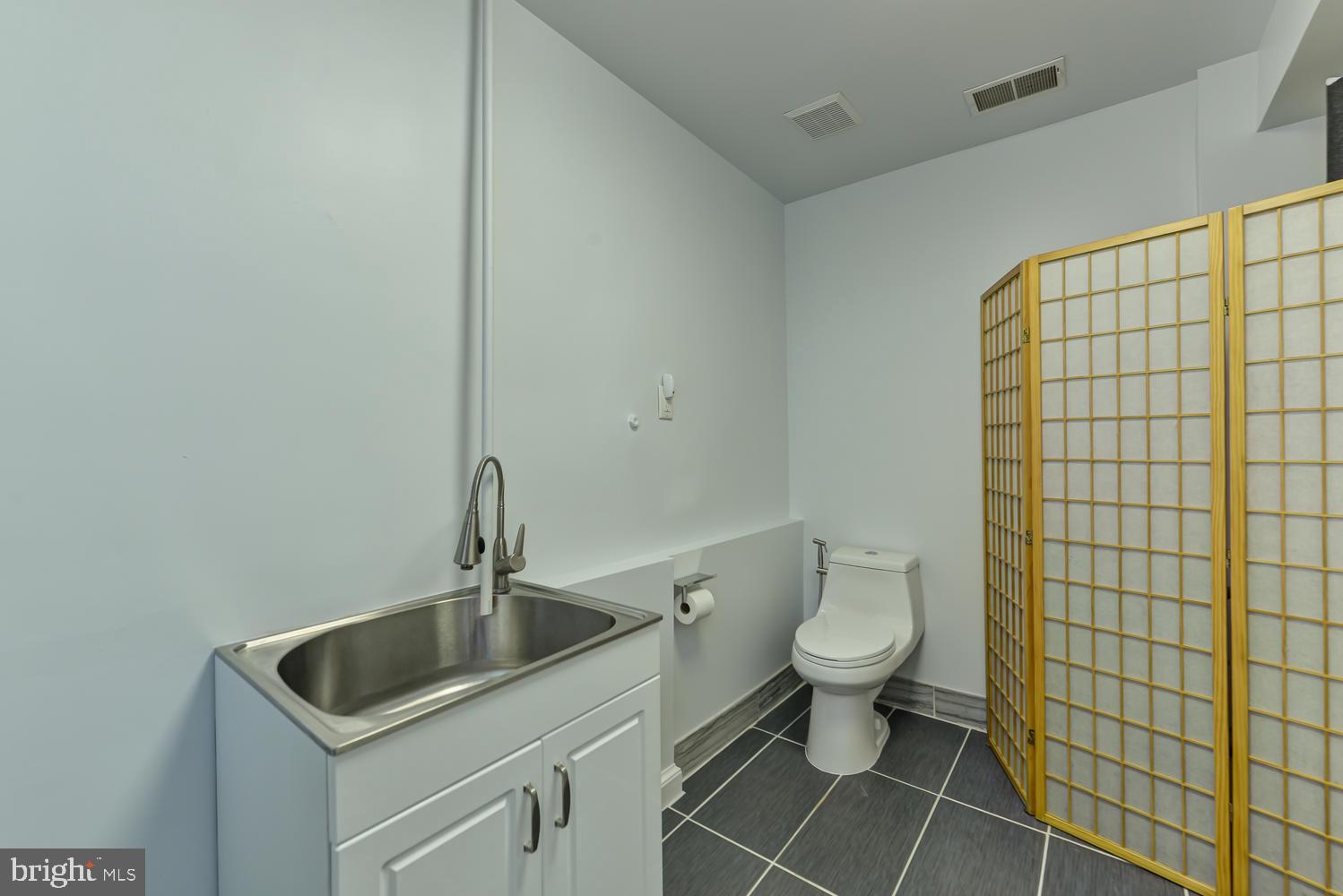 3105 Kingtree Street Silver Spring, MD 20902 - Photo 23 of 46 Half Bathroom