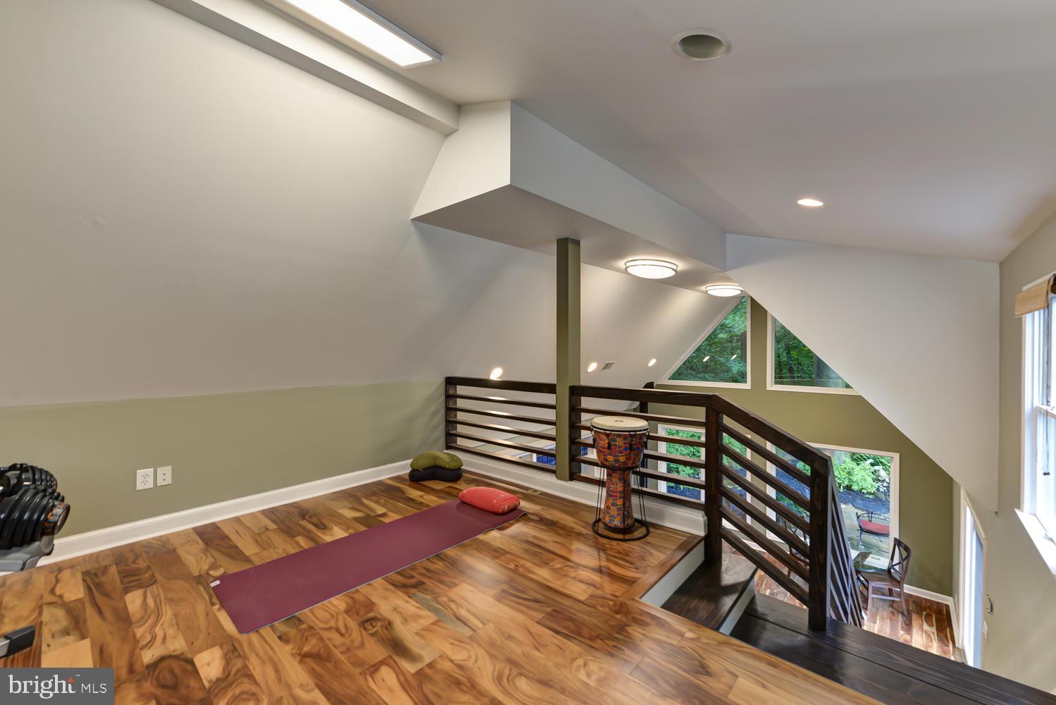 3105 Kingtree Street Silver Spring, MD 20902 - Photo 26 of 46 Loft/Sitting Room/Study Area