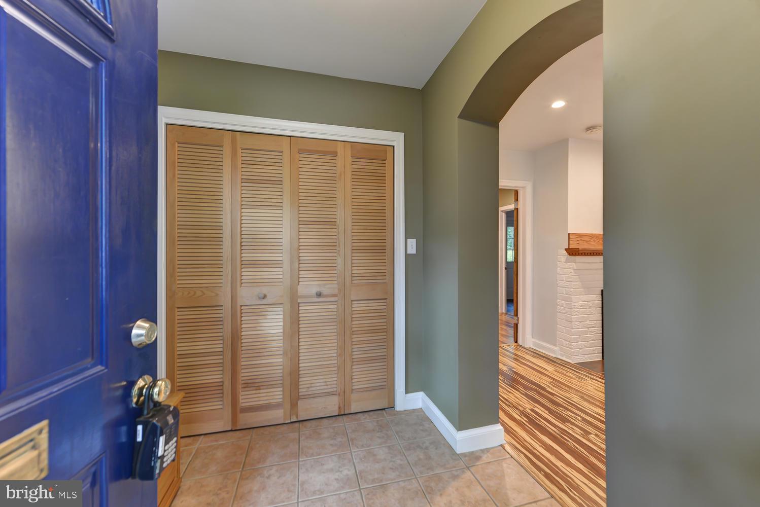 3105 Kingtree Street Silver Spring, MD 20902 - Photo 4 of 46 Entryway