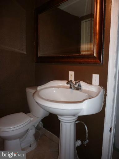 317 South Duncan Street Baltimore, MD 21231 - Photo 2 of 7 Bath