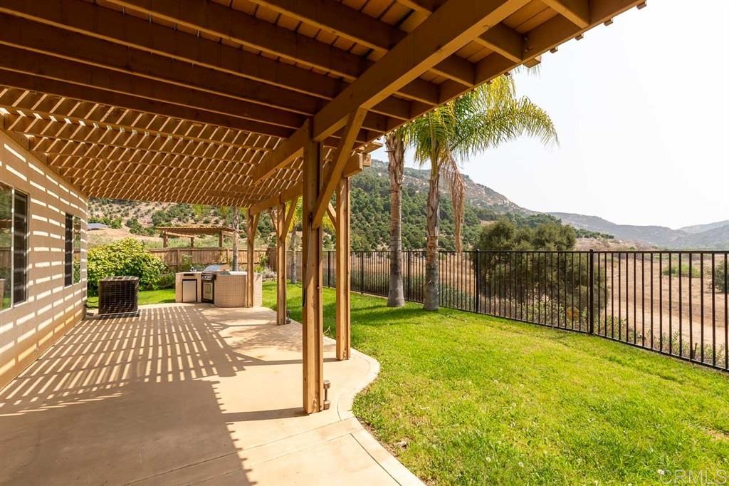 5066 Lake Circle Road Fallbrook, CA 92028 - Photo 2 of 25 Gallery Image 2