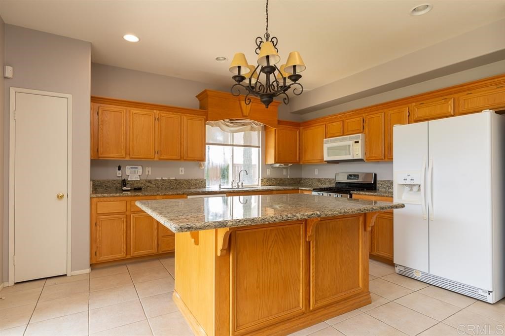5066 Lake Circle Road Fallbrook, CA 92028 - Photo 8 of 25 Gallery Image 8