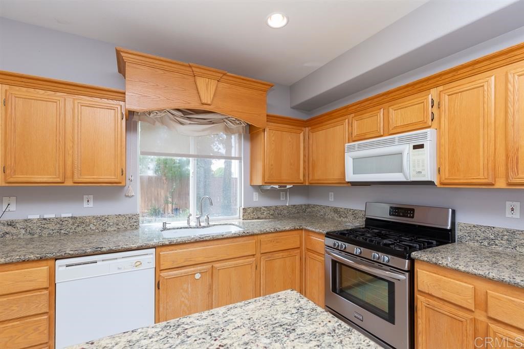 5066 Lake Circle Road Fallbrook, CA 92028 - Photo 9 of 25 Gallery Image 9