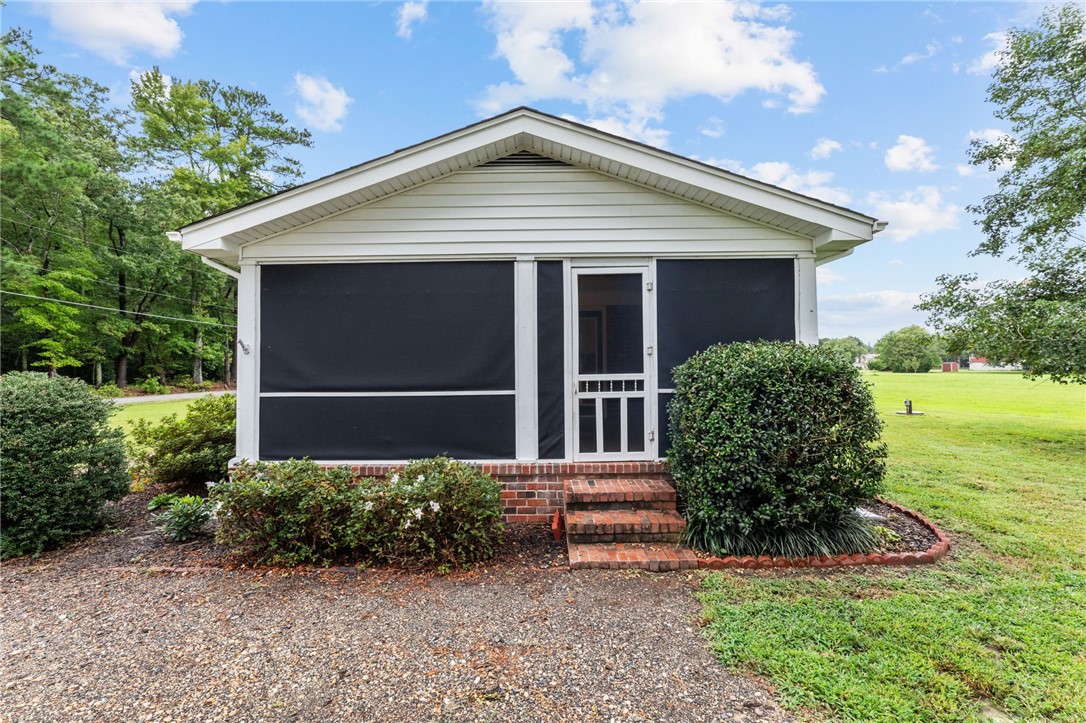 4651 John's Point Road Gloucester, VA 23061 - Photo 6 of 46 Gallery Image 6