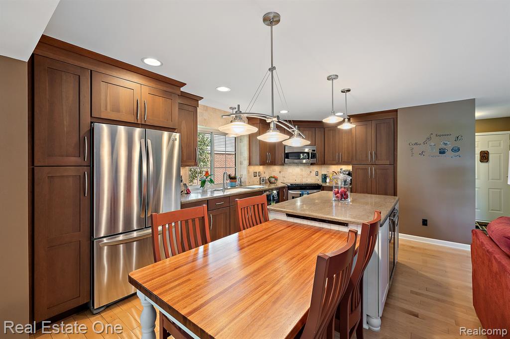 1272 Thames Drive Rochester Hills, MI 48307 - Photo 15 of 37