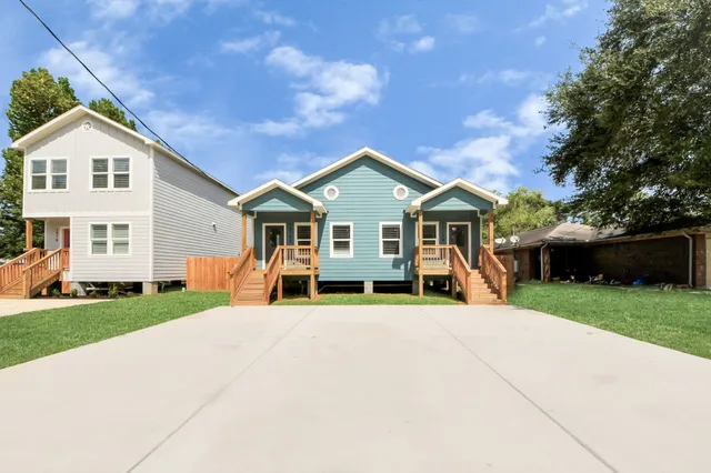 $1,700 | 1314 West Willis Street, Unit B, Alvin, TX 77511