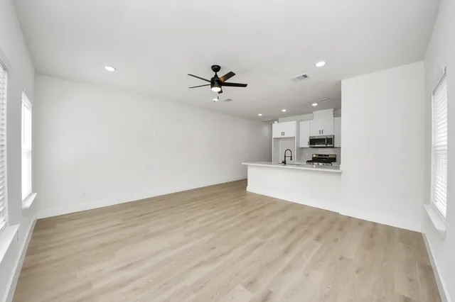 $1,700 | 1314 West Willis Street, Unit B, Alvin, TX 77511