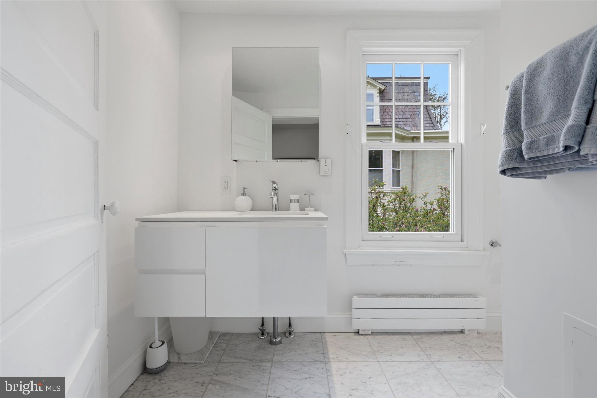 23 West Gravers Lane Philadelphia, PA 19118 - Photo 25 of 39 2nd Floor Bath