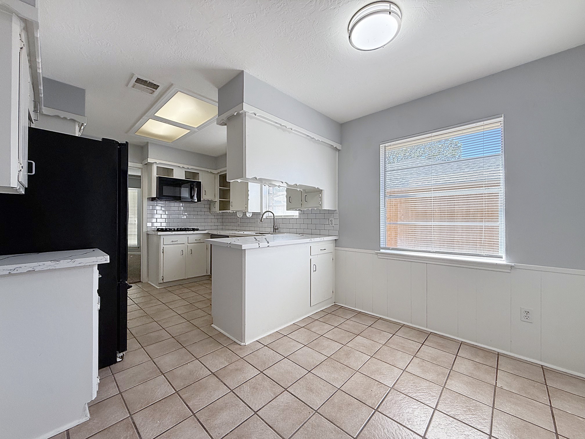 9206 Sharpview Drive Houston, TX 77036 - Photo 12 of 27