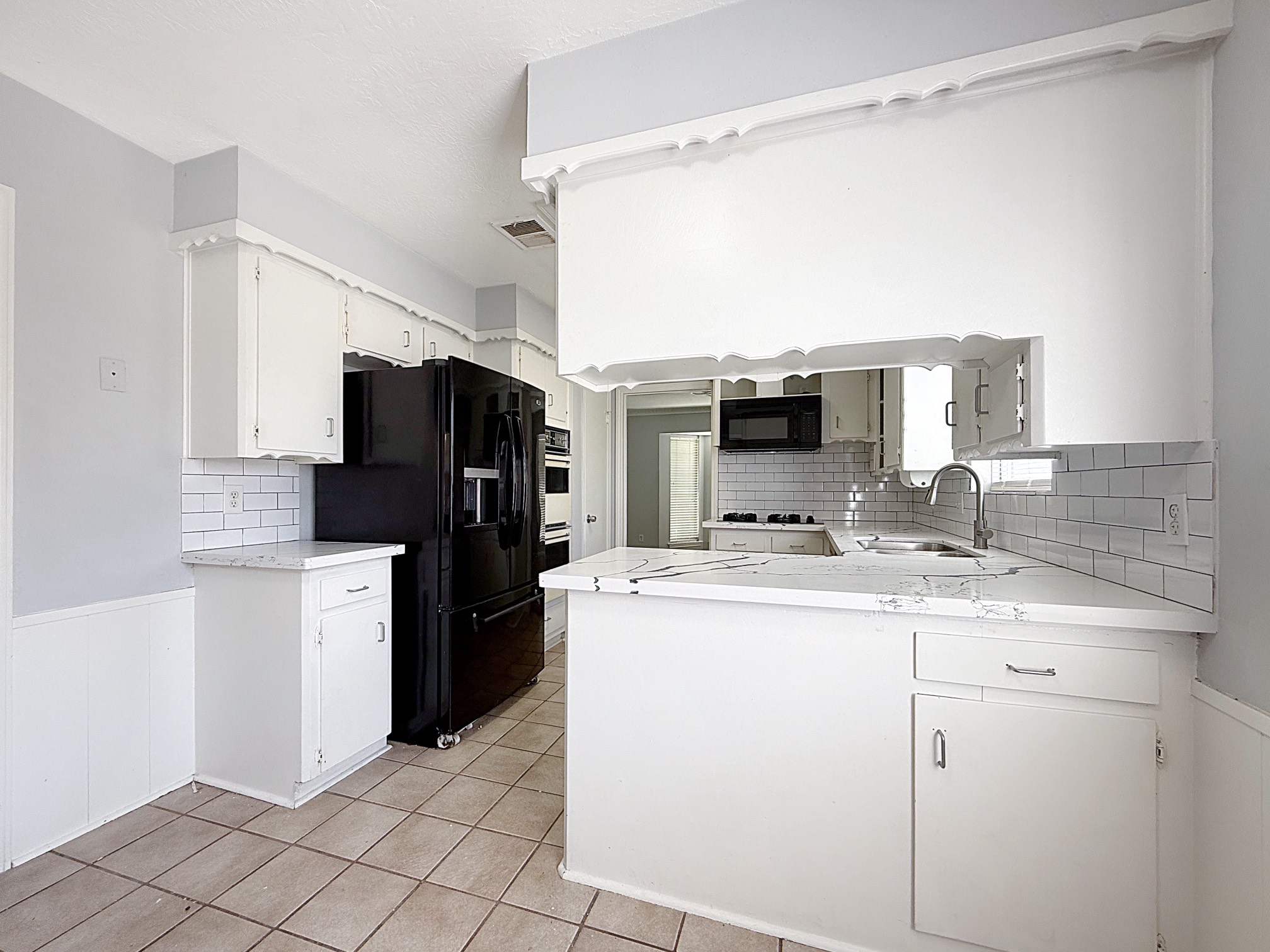 9206 Sharpview Drive Houston, TX 77036 - Photo 14 of 27