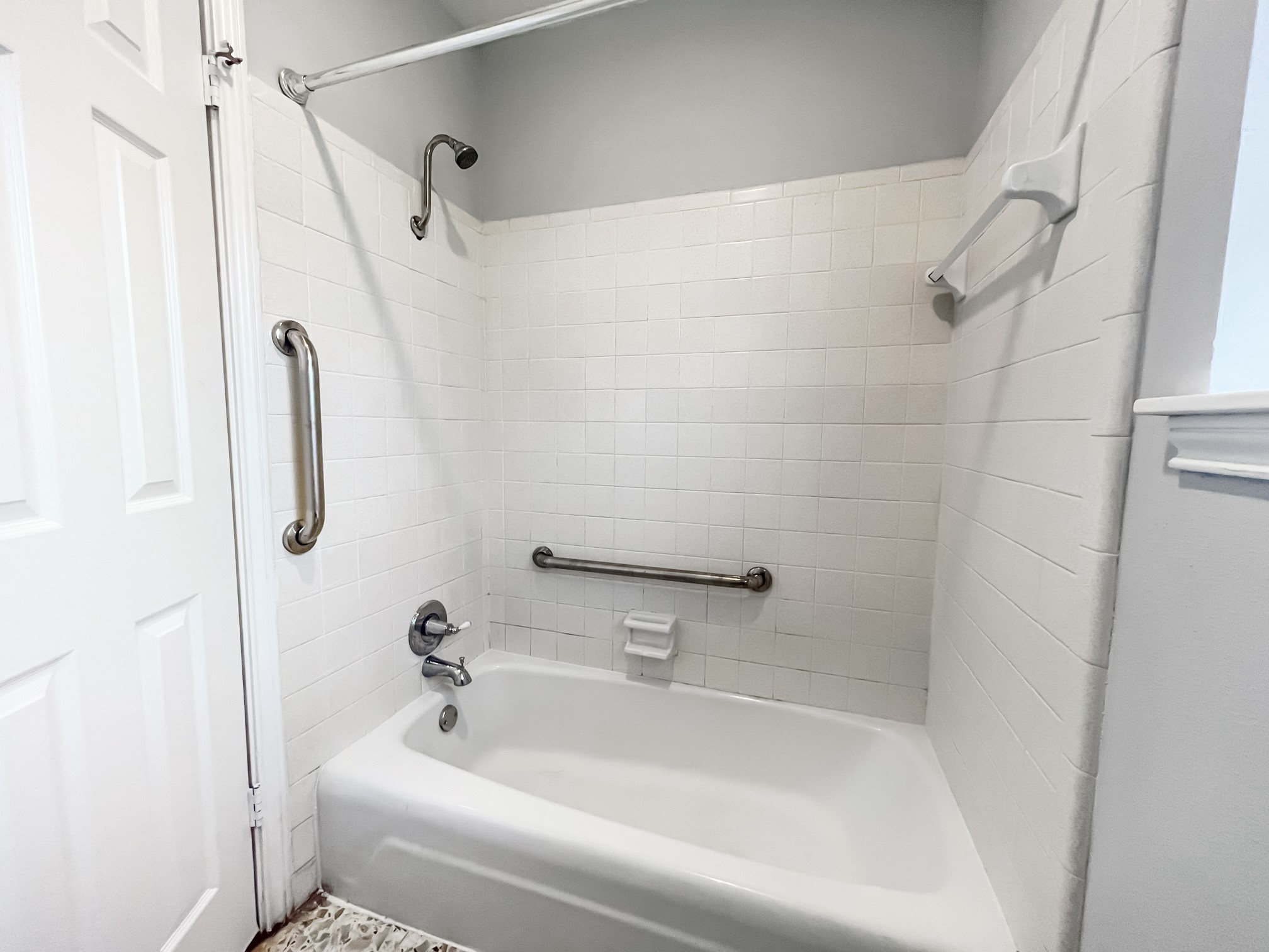 9206 Sharpview Drive Houston, TX 77036 - Photo 17 of 27 Primary Bath