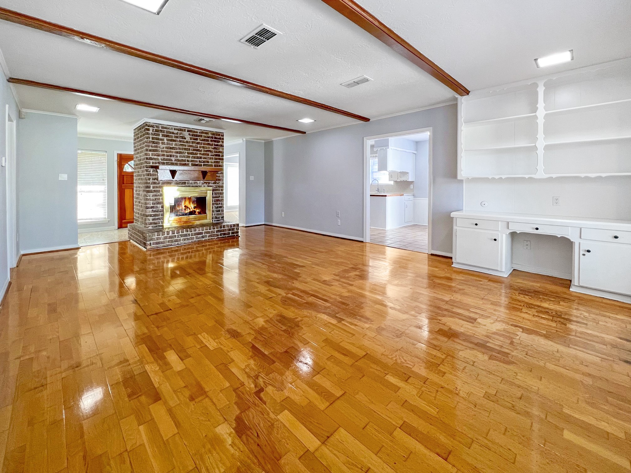 9206 Sharpview Drive Houston, TX 77036 - Photo 9 of 27 Living Room