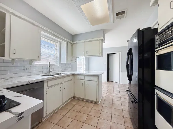 $2,195 | 9206 Sharpview Drive, Houston, TX 77036