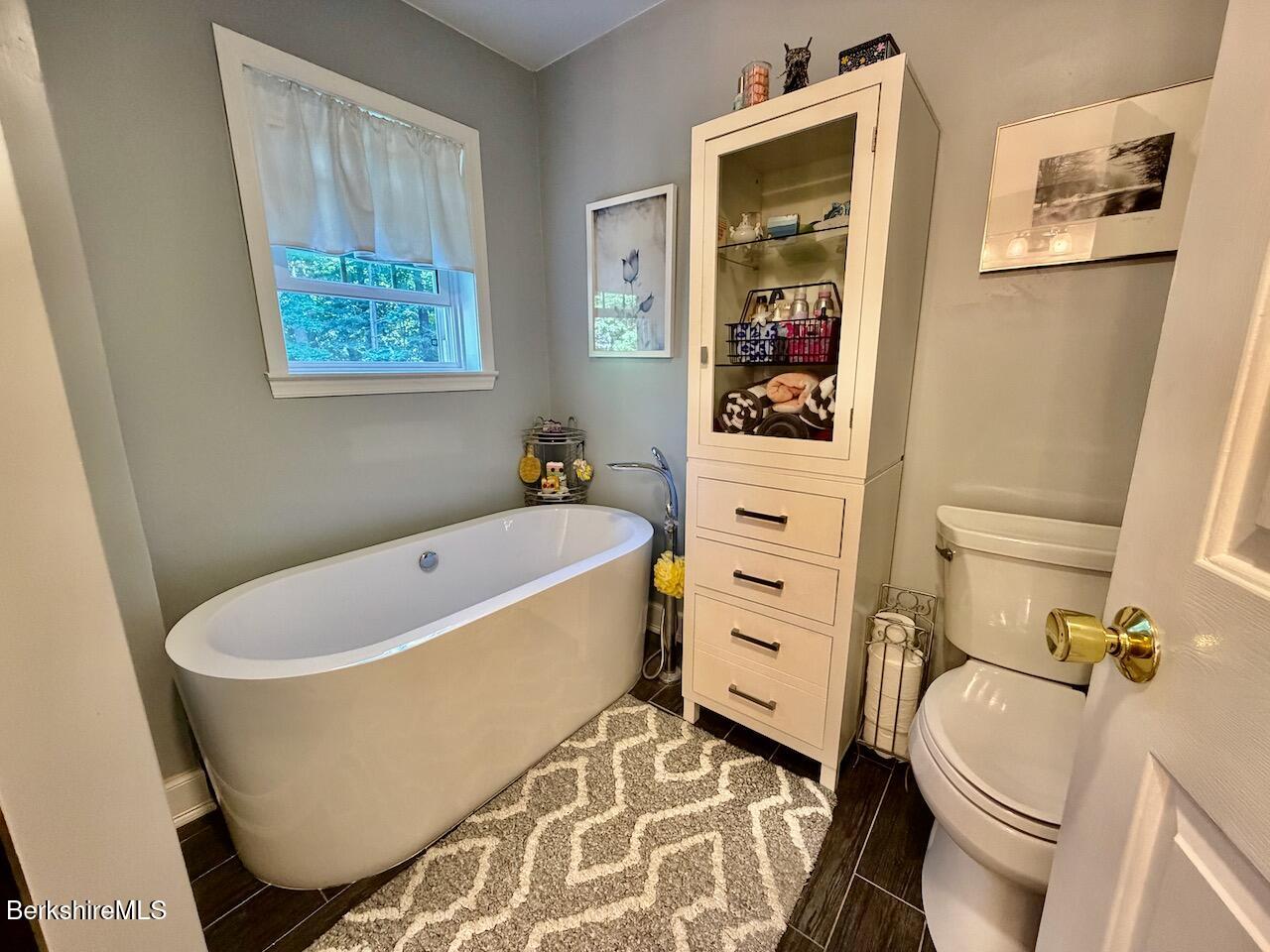 166 East Dugway Road Lenox, MA 01240 - Photo 32 of 66 Primary Soaking tub