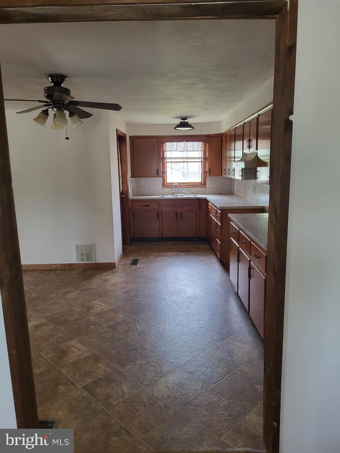 720 Linden Avenue Hanover, PA 17331 - Photo 6 of 18