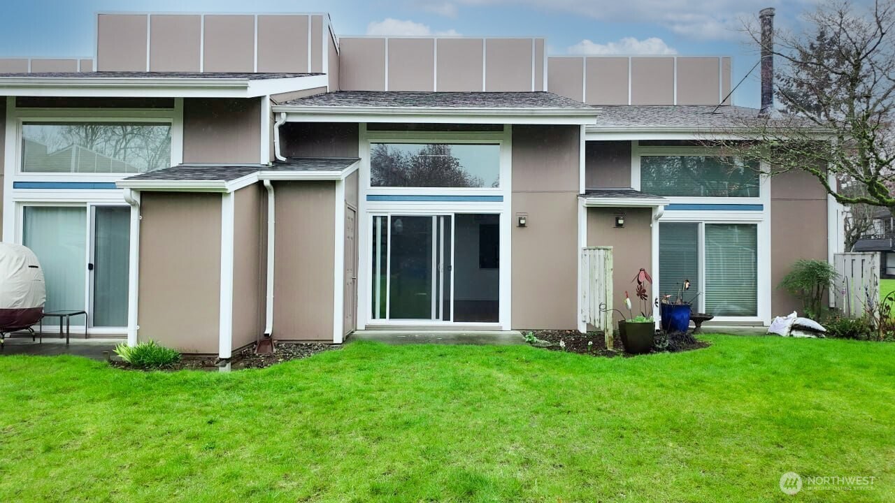 10601 Southeast 252nd Street, Unit O2 Kent, WA 98030 - Photo 17 of 18 a front view of a house with a yard