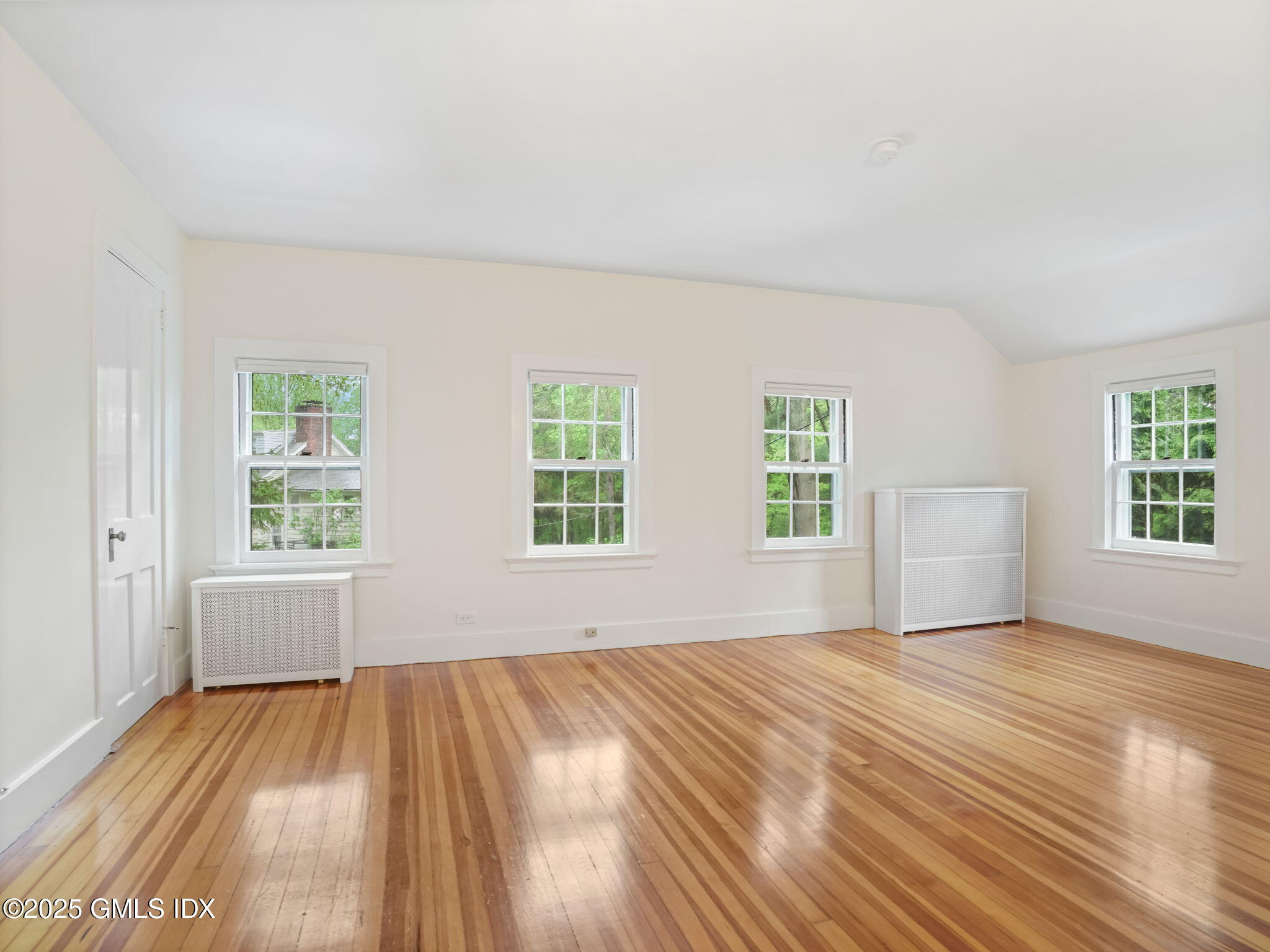 321 Riversville Road Greenwich, CT 06831 - Photo 2 of 19 8-web-or-mls-321-riversville-rd