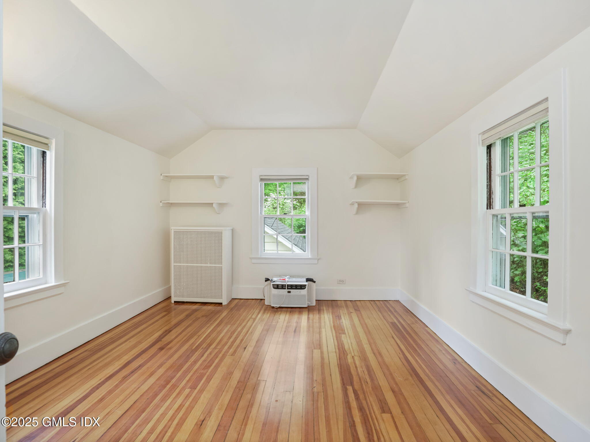321 Riversville Road Greenwich, CT 06831 - Photo 5 of 19 15-web-or-mls-321-riversville-rd