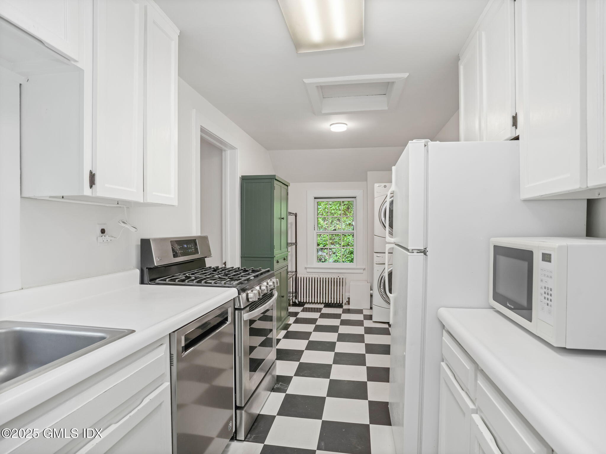 321 Riversville Road Greenwich, CT 06831 - Photo 9 of 19 12-web-or-mls-321-riversville-rd