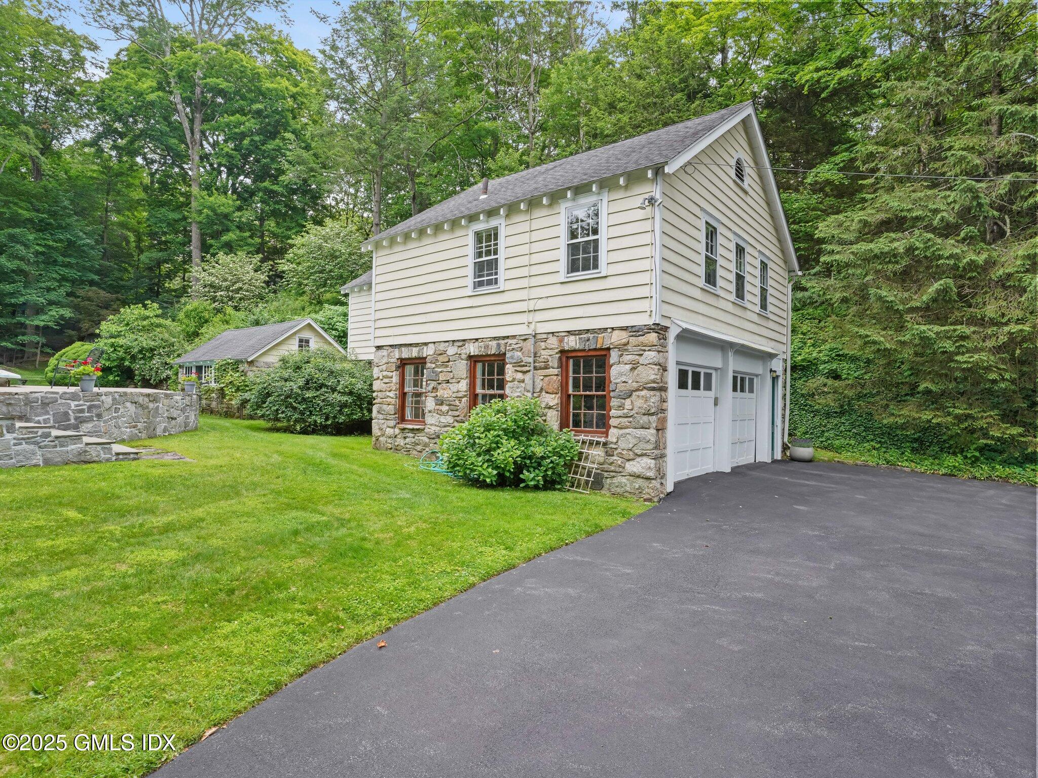 321 Riversville Road Greenwich, CT 06831 - Photo 10 of 19 1-web-or-mls-323-riversville-rd