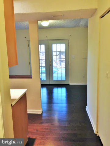 a view of a back yard