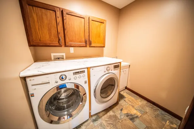 $490,000 | 580 Canyon Lane Northwest, Eyota, MN 55934