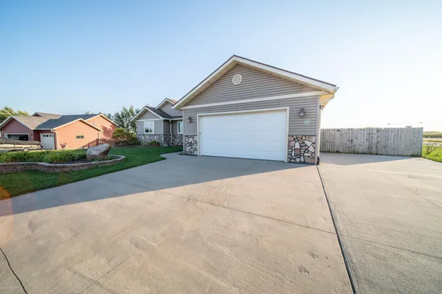 $490,000 | 580 Canyon Lane Northwest, Eyota, MN 55934