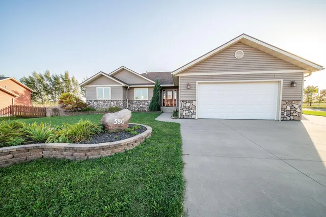 $490,000 | 580 Canyon Lane Northwest, Eyota, MN 55934