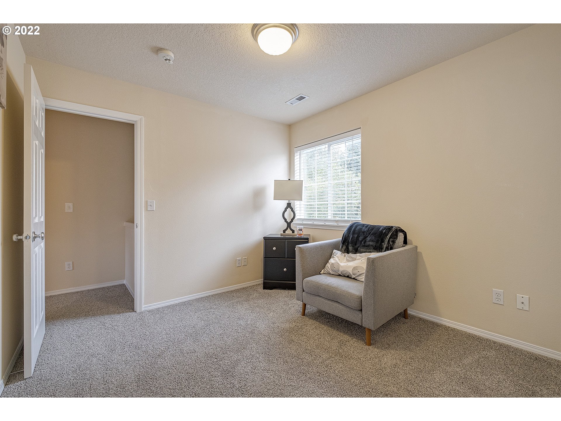 40348 Therese Street Sandy, OR 97055 - Photo 20 of 28 a living room with furniture and window
