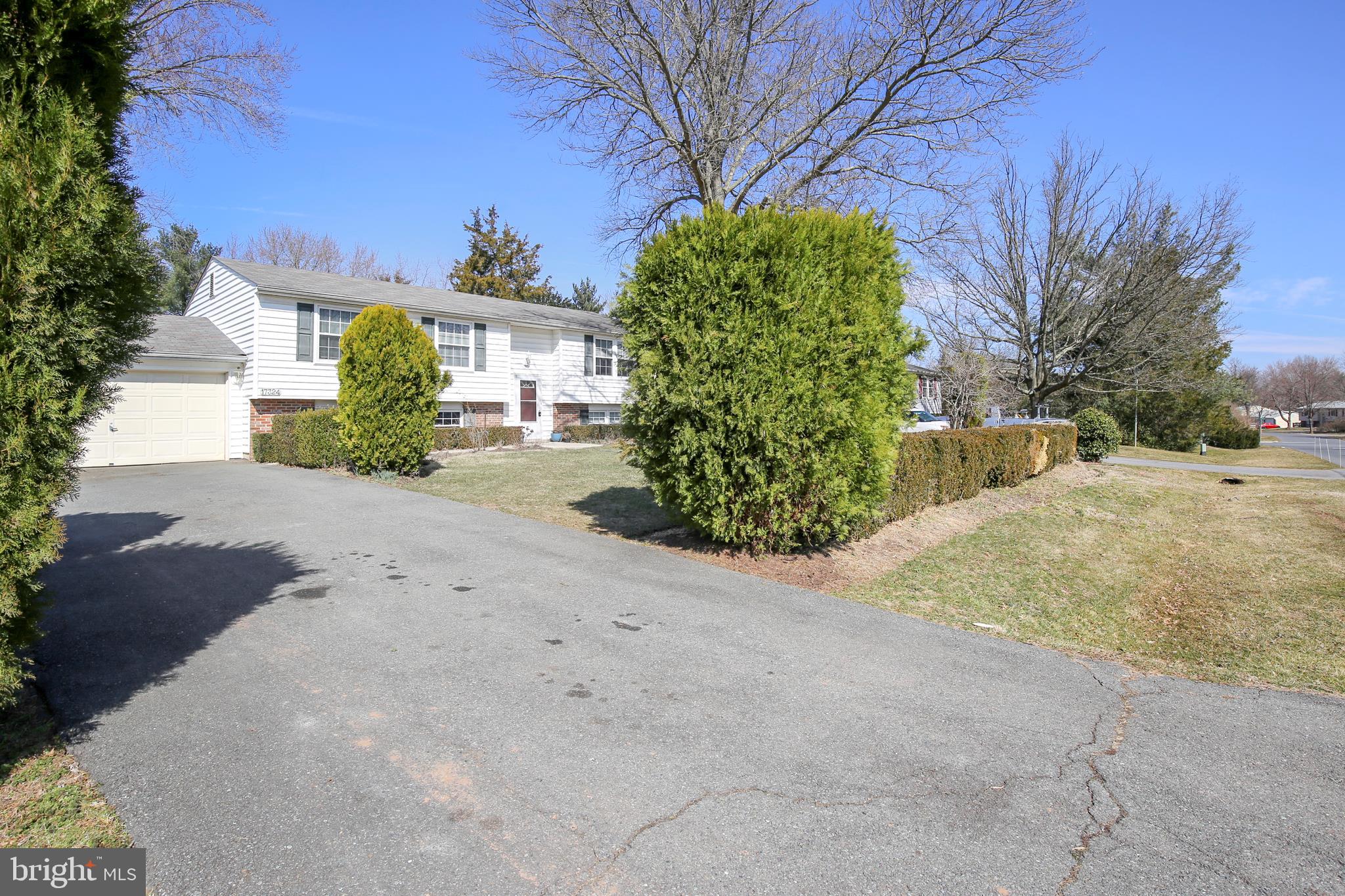 17324 Whitaker Road Poolesville, MD 20837 - Photo 3 of 32 Plenty of parking and a nice garage!