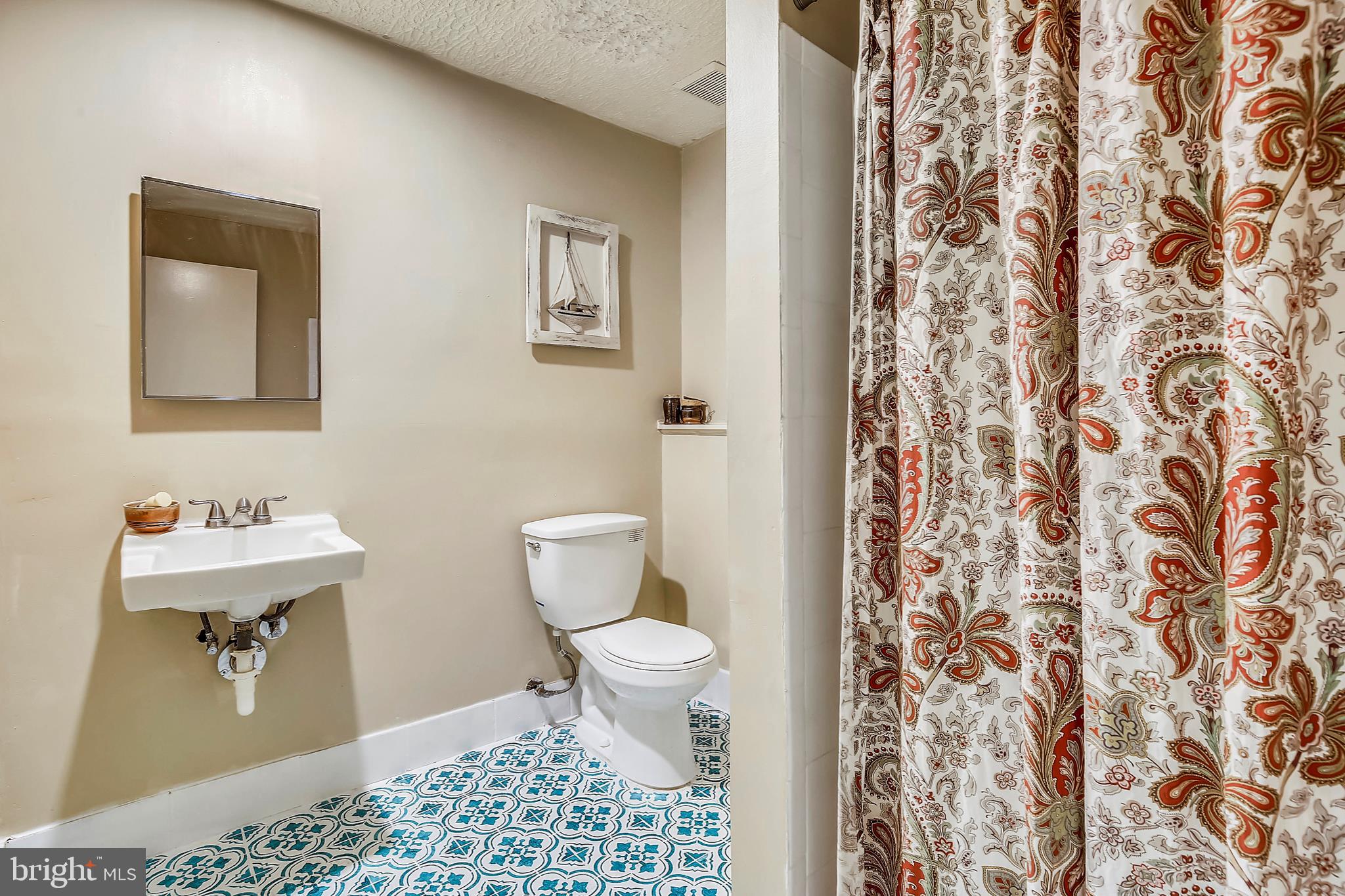 17324 Whitaker Road Poolesville, MD 20837 - Photo 25 of 32 Downstairs full bath