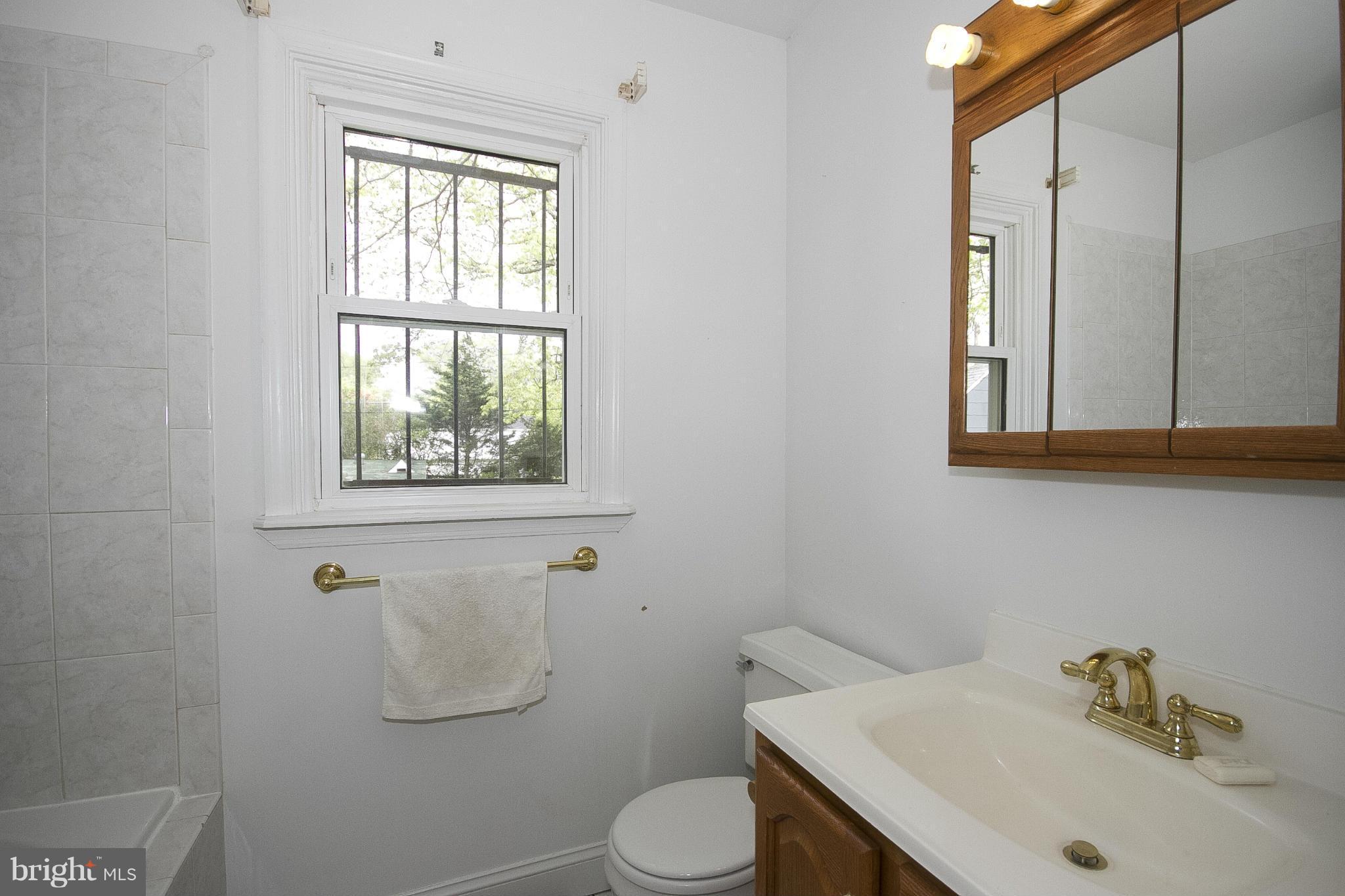 3604 Forest Hill Road Baltimore, MD 21207 - Photo 11 of 19 Bath