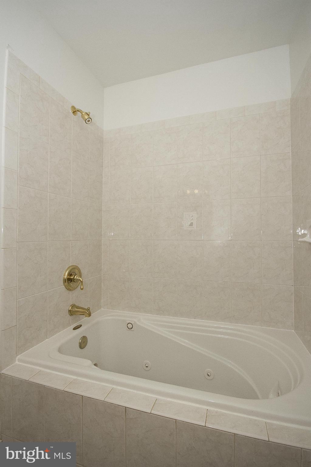3604 Forest Hill Road Baltimore, MD 21207 - Photo 12 of 19 Bath