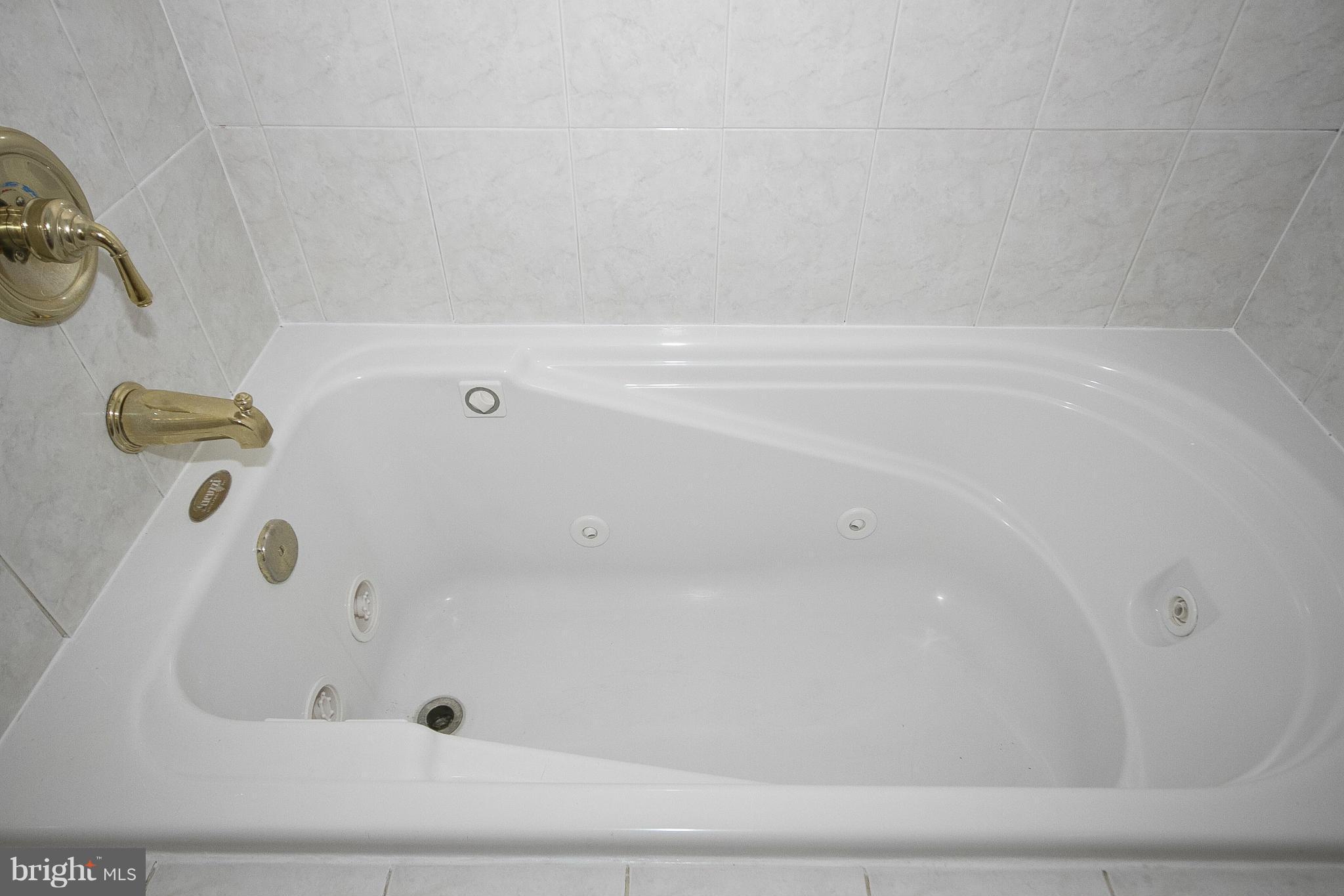 3604 Forest Hill Road Baltimore, MD 21207 - Photo 13 of 19 Bath