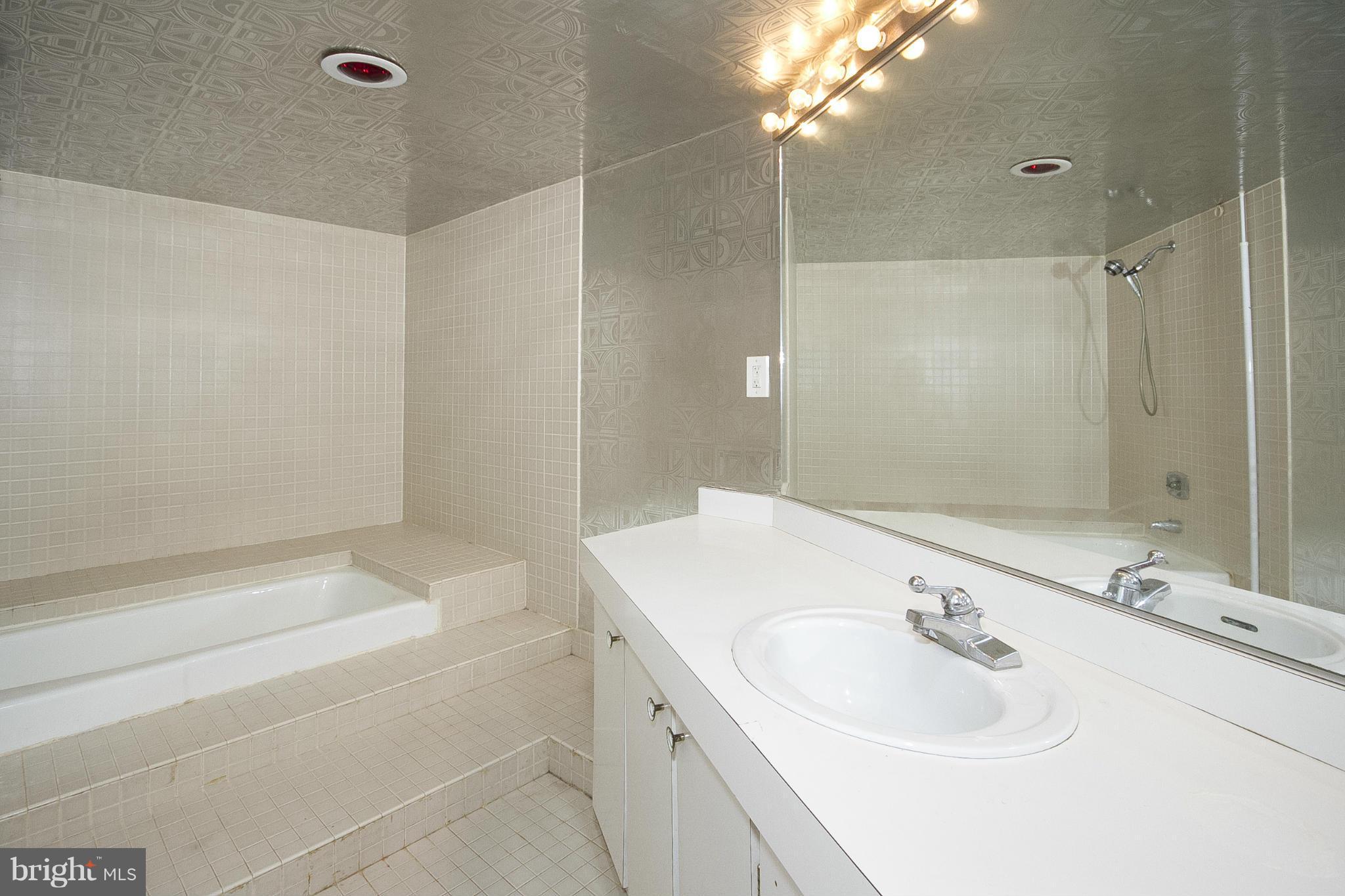 3604 Forest Hill Road Baltimore, MD 21207 - Photo 18 of 19 Bath