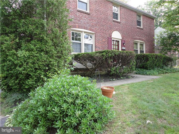 642 Dutton Circle Springfield, PA 19064 - Photo 3 of 25 a front view of a house with yard and green space