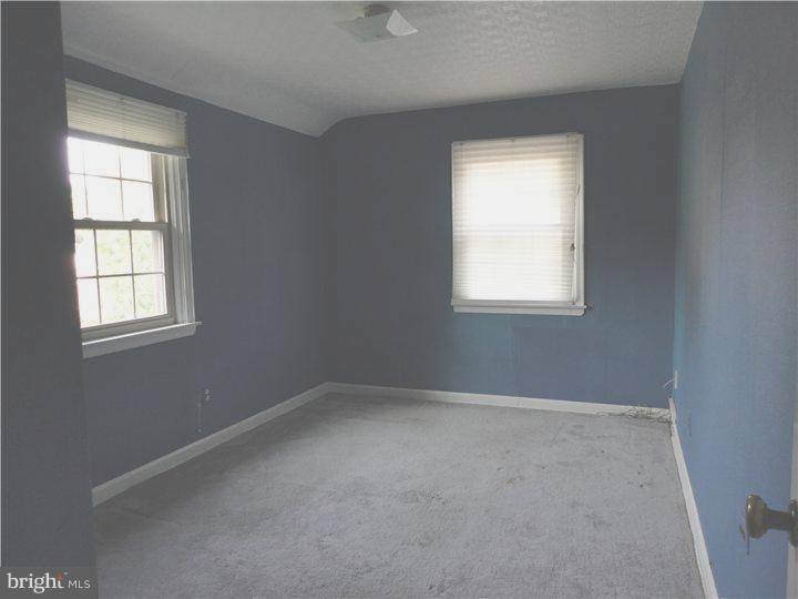 642 Dutton Circle Springfield, PA 19064 - Photo 21 of 25 an empty room with a window