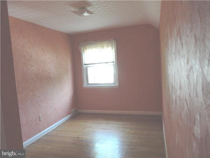 642 Dutton Circle Springfield, PA 19064 - Photo 22 of 25 an empty room with wooden floor and windows