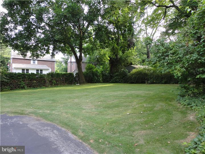 642 Dutton Circle Springfield, PA 19064 - Photo 23 of 25 a view of a backyard