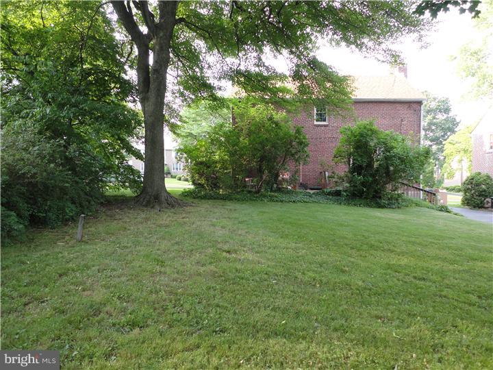 642 Dutton Circle Springfield, PA 19064 - Photo 24 of 25 a view of an outdoor space and yard