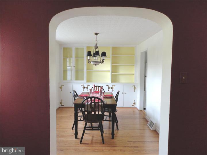 642 Dutton Circle Springfield, PA 19064 - Photo 7 of 25 a view of a dining room with furniture and window