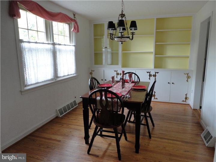 642 Dutton Circle Springfield, PA 19064 - Photo 8 of 25 a view of a dining room with furniture and window