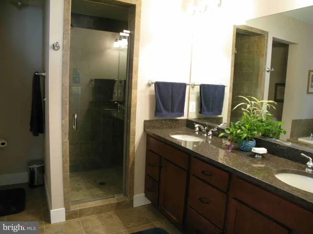 a view of entryway and hall