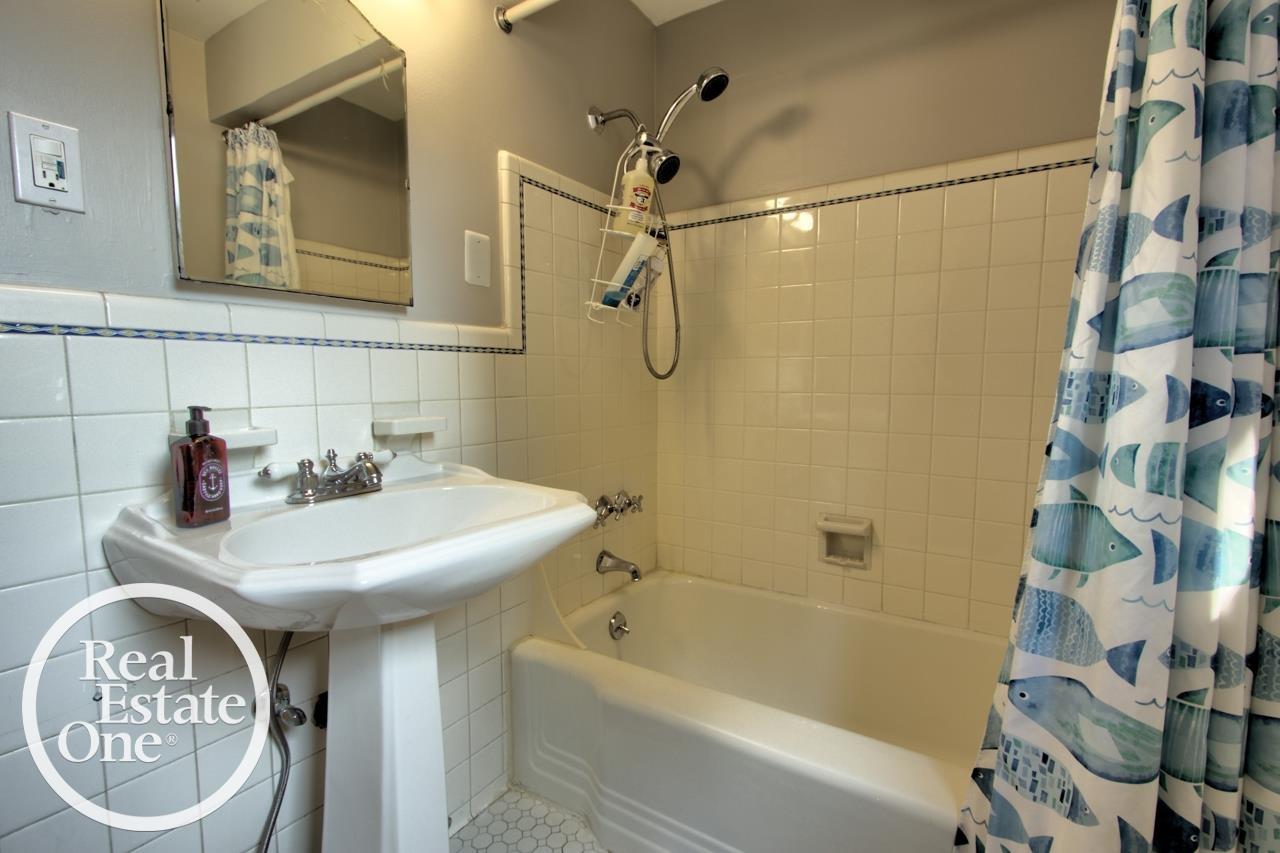 212 Moross Road Grosse Pointe Farms, MI 48236 - Photo 28 of 47