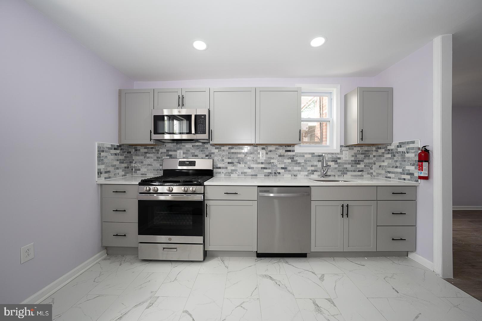 246 Wiltshire Road Upper Darby, PA 19082 - Photo 8 of 33