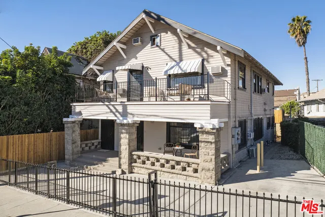 $989,000 | 211 South Burlington Avenue, Los Angeles, CA 90057