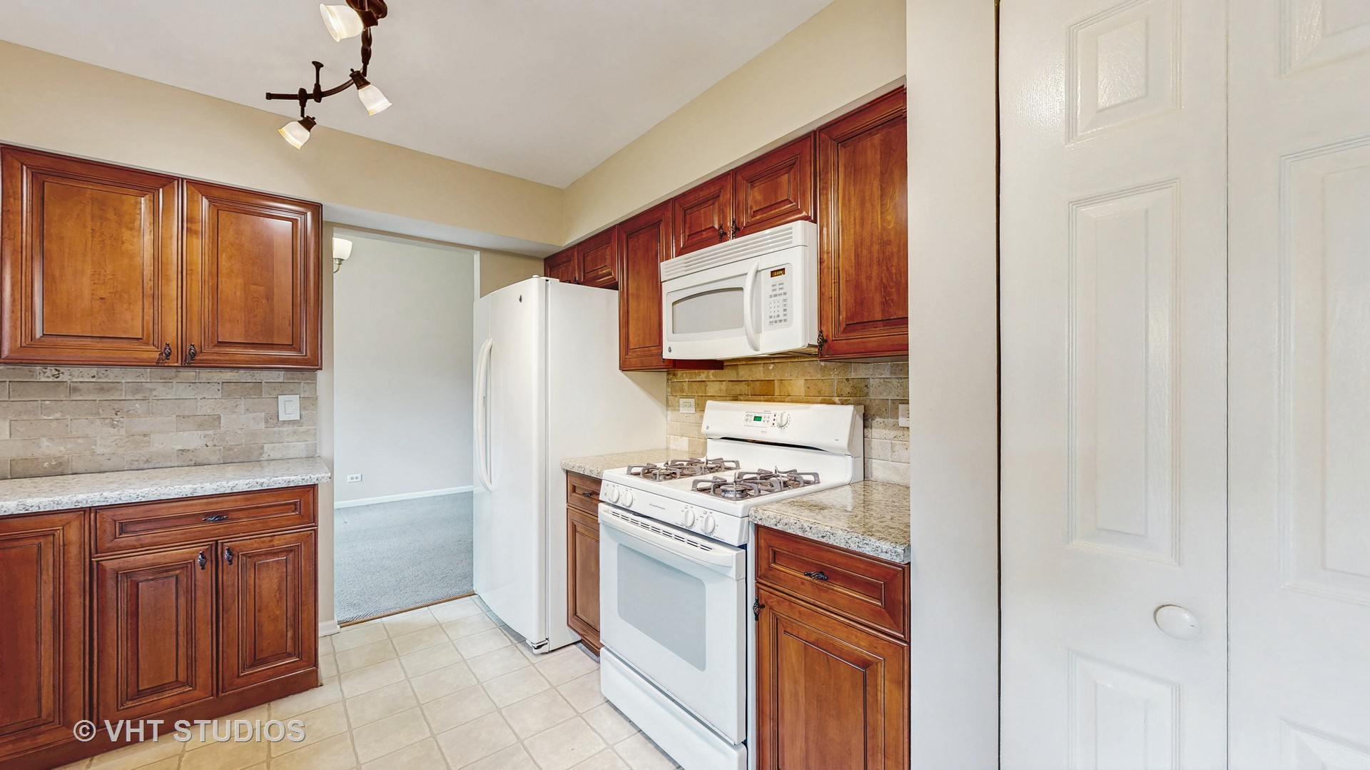 500 Shallow Cove Road Lake Zurich, IL 60047 - Photo 8 of 43 Gallery Image 8